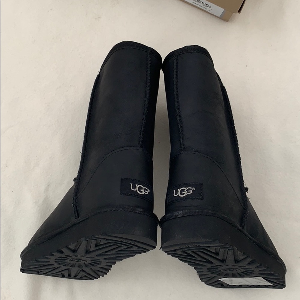 classic short black leather UGG boots ( women’s ) - Picture 2 of 5